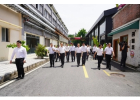 湛江市黨政代表團(tuán)赴佛山市考察——廣東省副省長、湛江市委書記劉紅兵先生率考察團(tuán)蒞臨紅獅陶瓷總部參觀調(diào)研